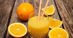 Jus d'orange frais et cocktail à base de jus d'orange frais