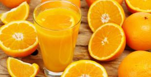 Jus d'orange frais et cocktail à base de jus d'orange frais