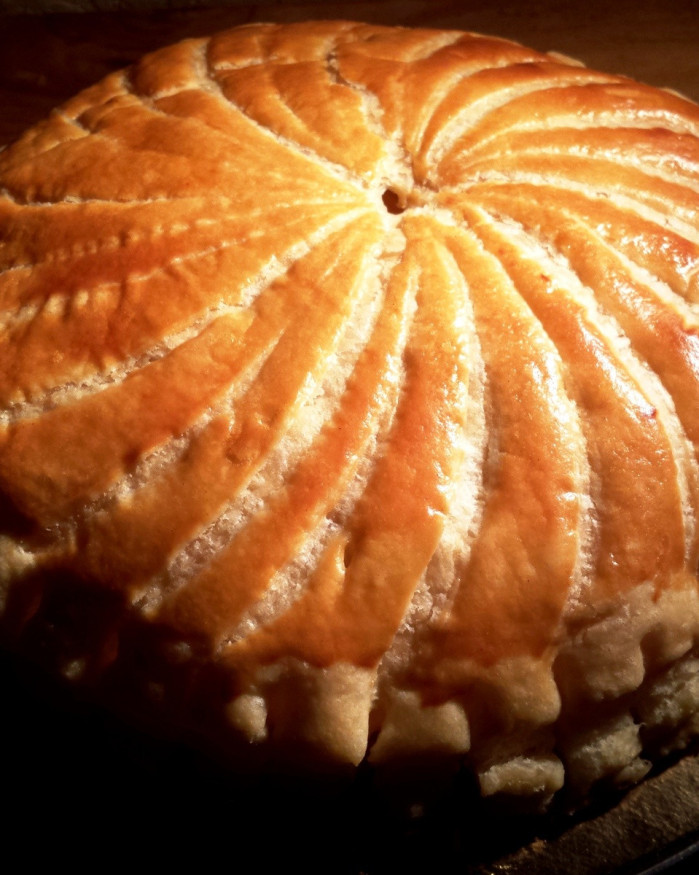 GALETTE MYRTILLES CREME D'AMANDE 6 PERS -- UNIQUEMENT WEEK-END DU 31/01 ET 01/02