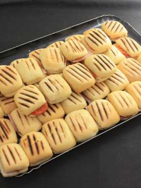 MINI PANINI JAMBON FUME, MOZZA TOMATE