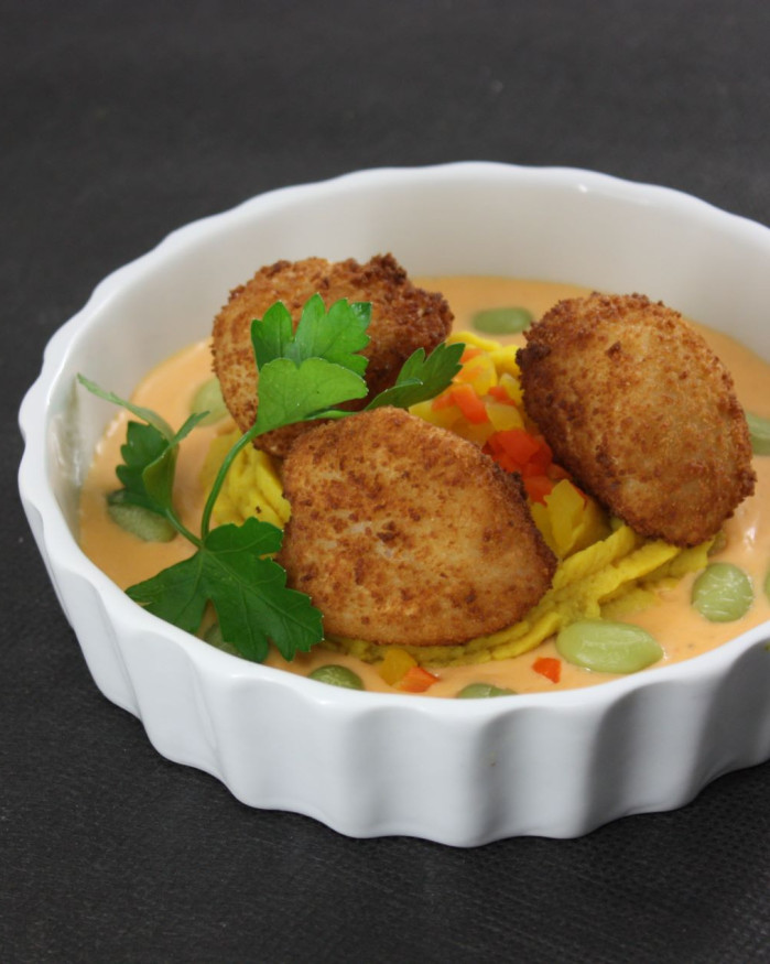 ST JACQUES PANEES, purée de petits pois, duo de carottes