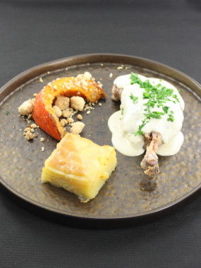 LE CANARD, cuisse canette confite aux épices, potimarron au miel, crumble noisettes, Mille feuille de pomme de terre au Comté