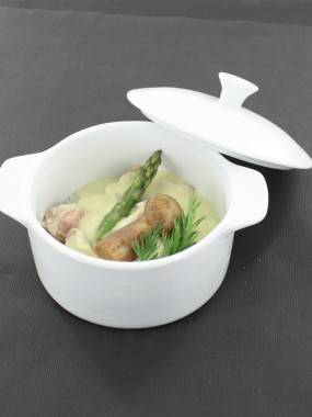 COCOTTE DE RIS DE VEAU, ravioles, cèpes et crème d'asperges