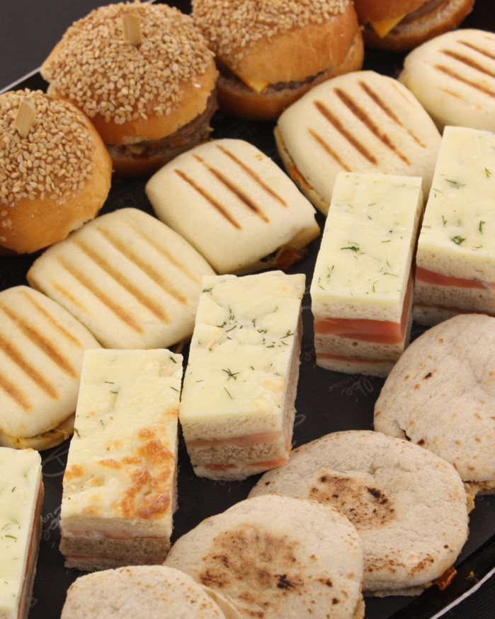 MELI-MELO CHAUD - 28 PIECES (Pita, panini végé, burger, croque saumon)