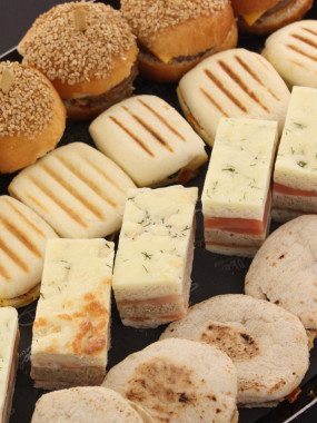 MELI-MELO CHAUD - 28 PIECES (Pita, panini végé, burger, croque saumon)